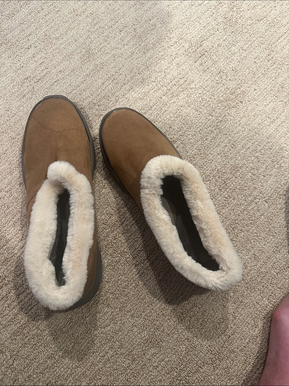 Bzees Tan Faux-Suede Slip-On Fur-Lined Flats. 11m